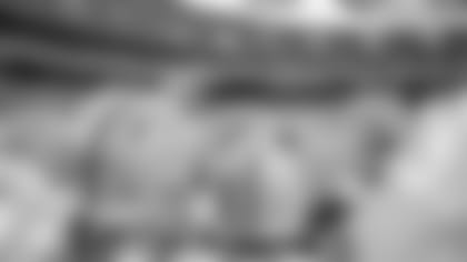 180831-mccarthy-story-huddle-2560