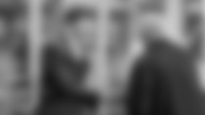 191213-employee-bell-ringing-release-2560