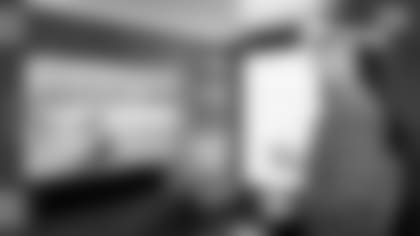 A fan playing the PRO ERA virtual reality game during a Packers pep rally in London.