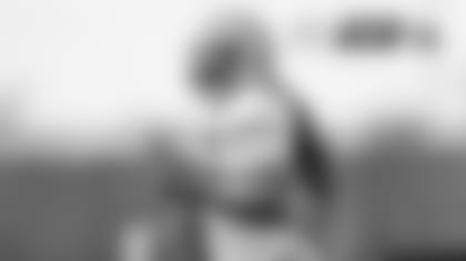 LB De'Vondre Campbell