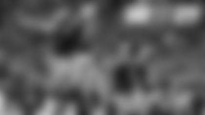 T Yosh Nijman celebrates with teammates during the Week 16 matchup vs. Browns