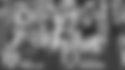 101226captains_giants.jpg