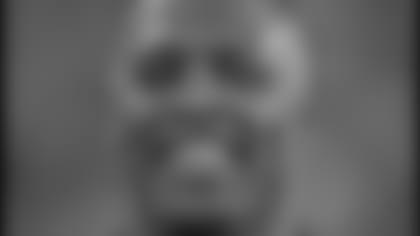041227white_reggie4_a.jpg