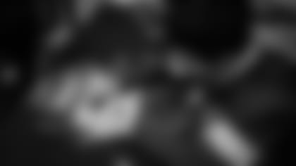 191121-martinez-signing-release-2560