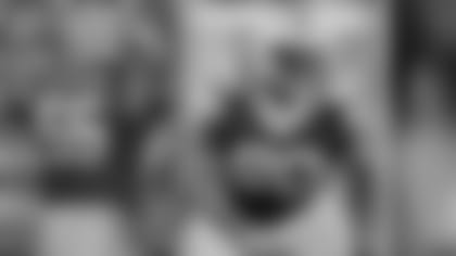 151113-five-key-matchups-players-pass-rush-stafford-600.jpg