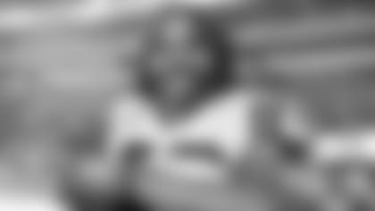 Julius Peppers wins Ed Block Courage Award