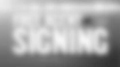 FreeAgentSigning_Wide (2)