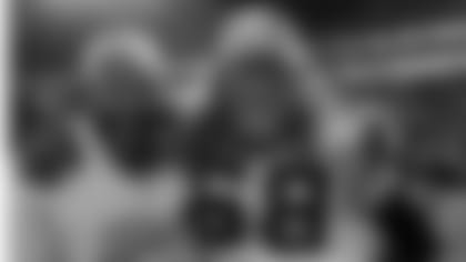160204_oline_inside.jpg