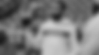 Seahawks receiver Doug Baldwin warms up