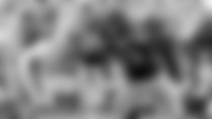 Mike Remmers blocks JJ Watt