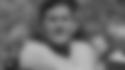 The New England Patriots announced today that they have signed veteran OL Brian Schwenke.