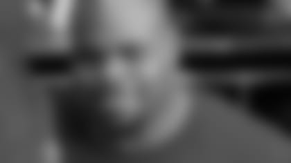 500x305-20121004-wilfork.jpg