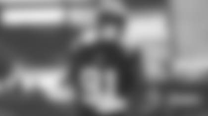 Patriots tight end Jonnu Smith (81).