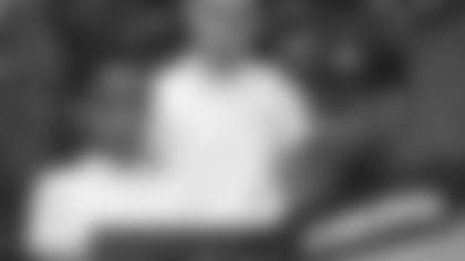 20180614_iPadDonation_Kelly682