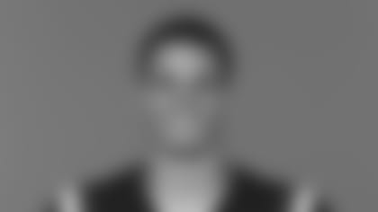 headshots-2022-forbio-recropped-_0027_Nixon_Tre