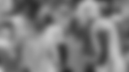 Miami Dolphins head coach Mike McDaniel talks to quarterback Tua Tagovailoa