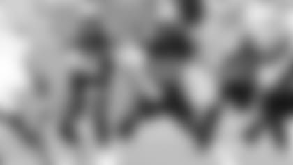 Patriots center David Andrews (60) and quarterback Mac Jones (10).