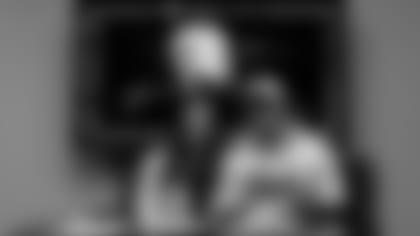 sieg-signing-photo-fam-main