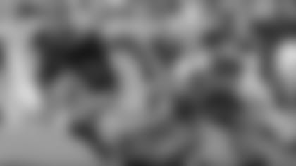 Oakland Raiders wide receiver Seth Roberts (10) runs 41-yards past the Tampa Bay Buccaneers defense for a touchdown during overtime in an NFL football game Sunday, Oct. 30, 2016, in Tampa, Fla. The Raiders won the game 30-24. (AP Photo/Jason Behnken)