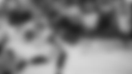 Raiders running back DeAndré Washington (33) scores a touchdown during the Raiders preseason game against the Los Angeles Rams.