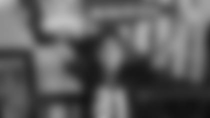 051818_theCaw_SpanishBook