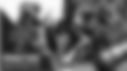 Left: OLB Odafe Oweh; Right: LB Daelin Hayes