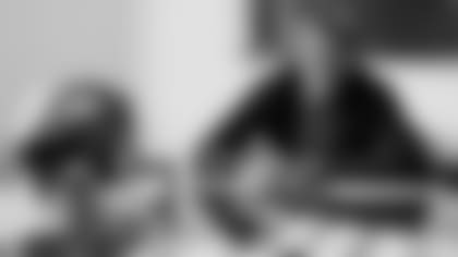 032819_RGIIIOfficiallySignsContract