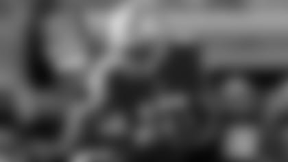 San Francisco 49ers wide receiver Emmanuel Sanders runs the football during an NFL divisional playoff game.