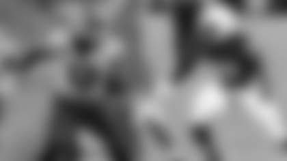 Left: EDGE Azeez Ojulari; Right: EDGE Jayson Oweh