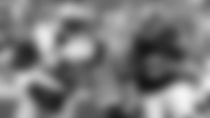 Left: Titans TE Delanie Walker; Right: The Washington Team's TE Jordan Reed