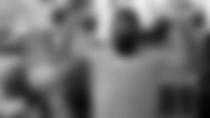 S Earl Thomas III lifts weights