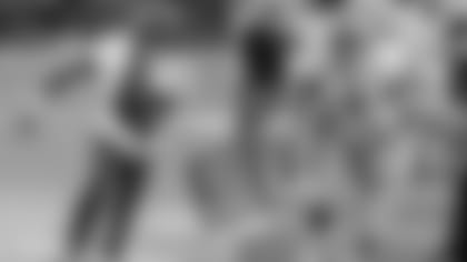 Left: QB Lamar Jackson; Right: Browns LB Jeremiah Owusu-Koramoah