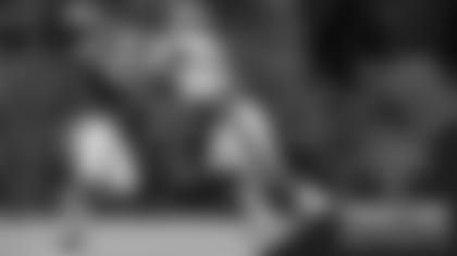 ILB Otaro Alaka takes on RB Justice Hill