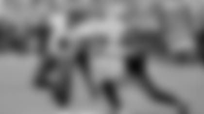 QB Lamar Jackson stiff arms Pittsburgh OLB T.J. Watt