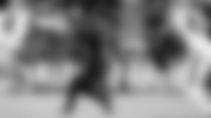 Lamar Jackson #8 runs the ball against the Cleveland Browns at M&T Bank Stadium in Baltimore Maryland on Sunday, November 28, 2021. The Baltimore Ravens beat the Cleveland Browns, 16-10.