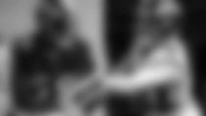 Left: LB Daelin Hayes; Right: WR Devin Gray