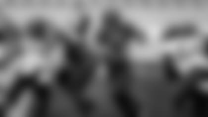 Gus runs past Jaguars defense on December 20, 2020.