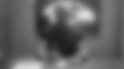 OLB Justin Houston signs contract.