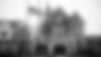 17_LFW_Castle_instory.jpg