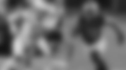 Left: Oregon defensive end Kayvon Thibodeaux. Right: Florida State defensive end Jermaine Johnson II