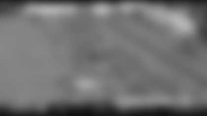 Gandy-Golden uses all of 6-foot-4 frame for strong two-point grab