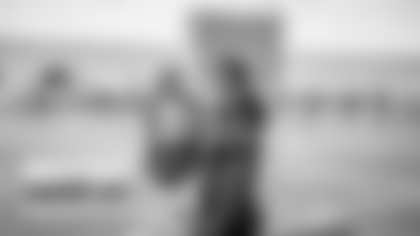 Jeremy Reaves cleans out his locker on Jan. 10, 2021. (Emilee Fails/Washington Football Team)