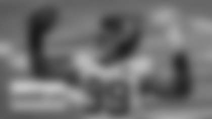 Chase Young celebrates a touchdown against the San Francisco 49ers. (NFL)