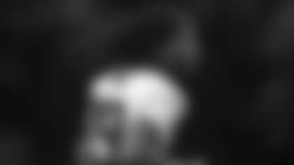 Cam Sims makes a catch during drills in Washington's minicamp. (Emilee Fails/Washington Football Team)