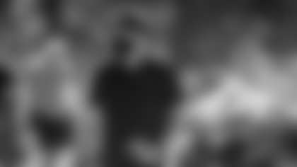 Defensive coordinator Jack Del Rio surveys practice on Oct. 15, 2020. (Elijah Walter Griffin Sr./Washington Football Team)