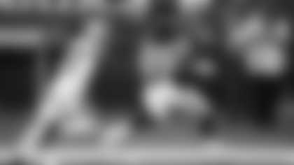 Antonio Gibson runs into the end zone for a touchdown against the Dallas Cowboys on Nov. 26, 2020. (Sam Hodde/Washington Football Team)