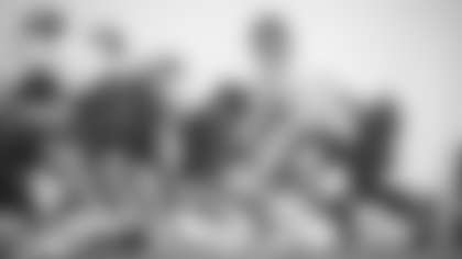 Taylor Heinicke takes the snap from Chase Roullier during practice on Sept. 22, 2021. (Emilee Fails/Washington Football Tea)