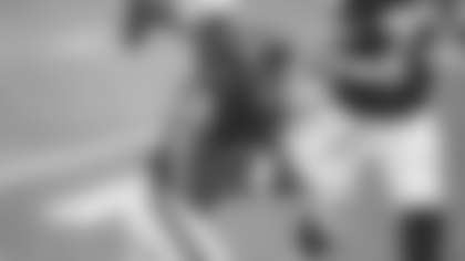 Antonio Gibson runs downfield against the Los Angeles Rams. (Elijah Walter Griffin Sr./Washington Football Team)