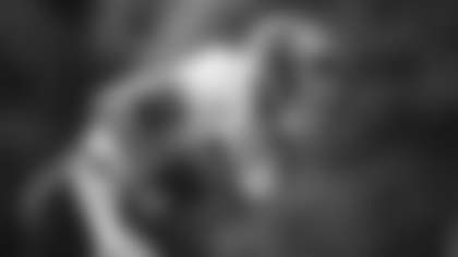 Logan Thomas hauls in the pass during practice in Ashburn, Virginia. (Emilee Fails/Washington Football Team)