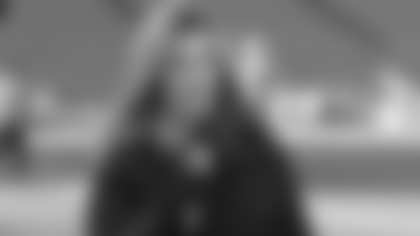 NFL Network reporter Kim Jones prior to an NFL football game between the New England Patriots and the Buffalo Bills, Sunday, Dec. 3, 2017, in Orchard Park, N.Y. The Patriots won 23-3. (AP Photo/Rich Barnes)